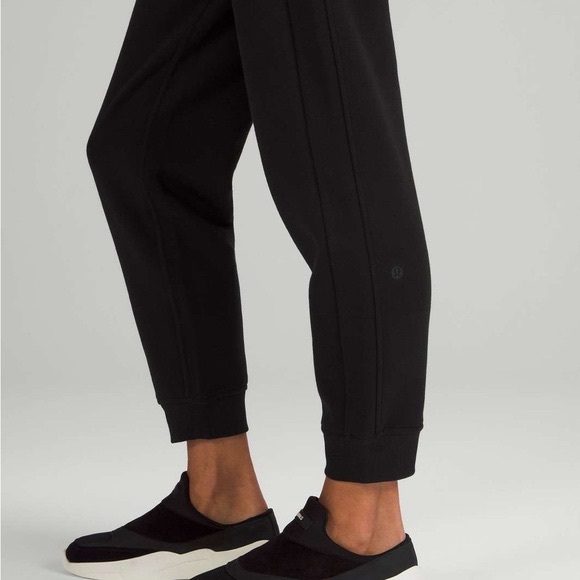 Lululemon Scuba HighRise Jogger 25 - Picture 5 of 11